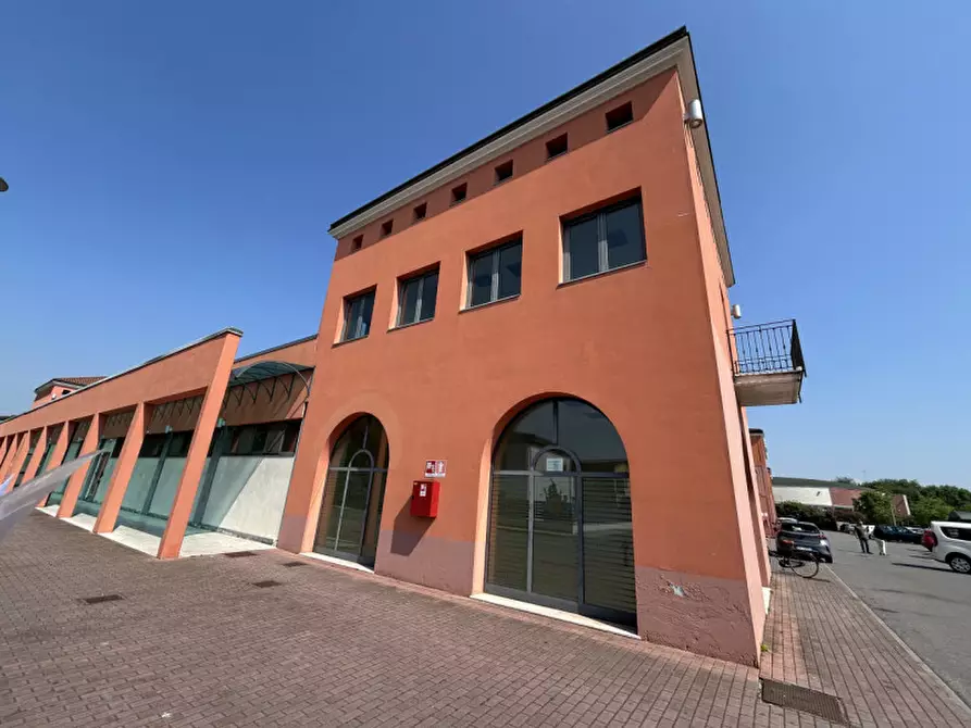 Immagine 41 di Ufficio in vendita  a Verolanuova