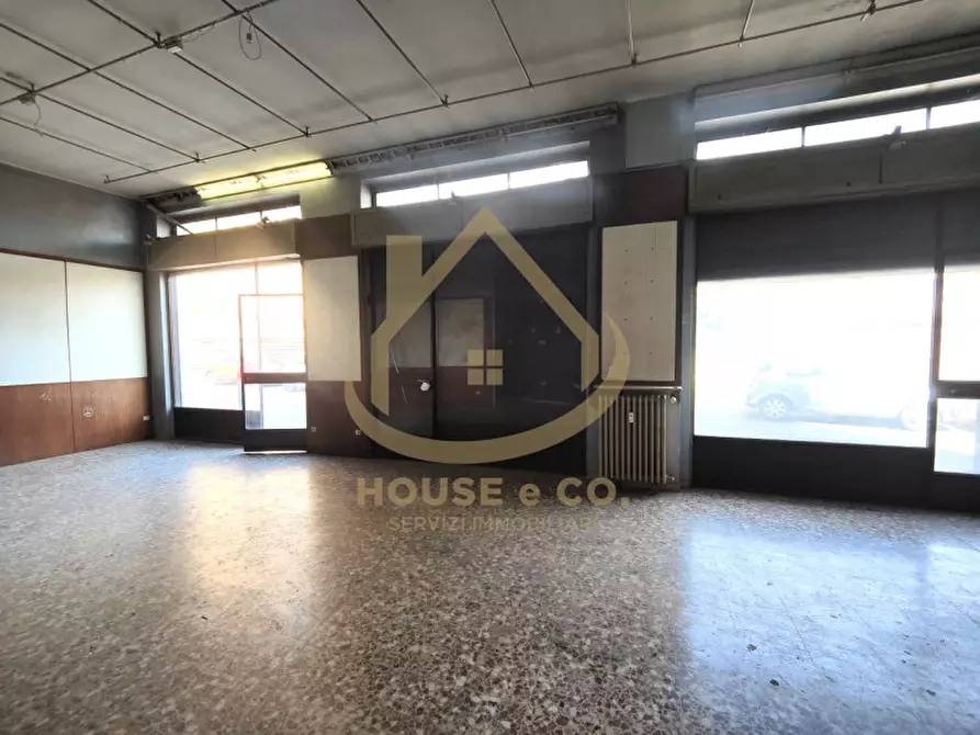 Immagine 2 di Negozio in vendita  in Via Rossini a Vigevano