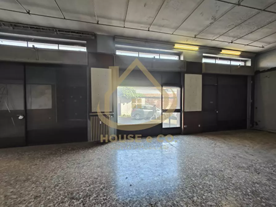 Immagine 8 di Negozio in vendita  in Via Rossini a Vigevano