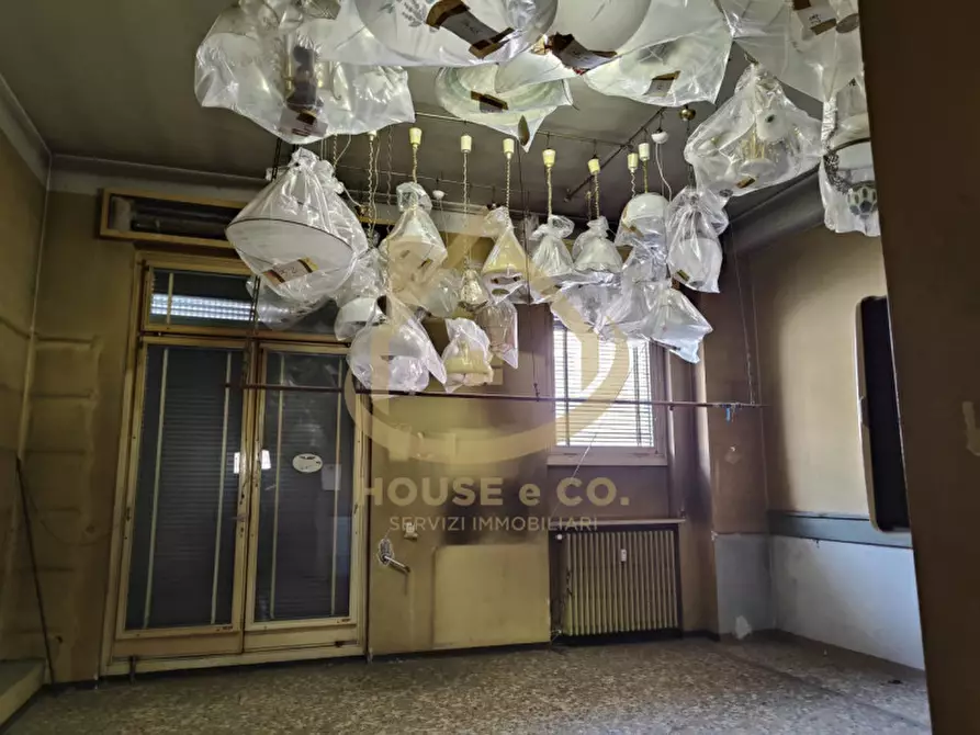 Immagine 15 di Negozio in vendita  in Via Rossini a Vigevano