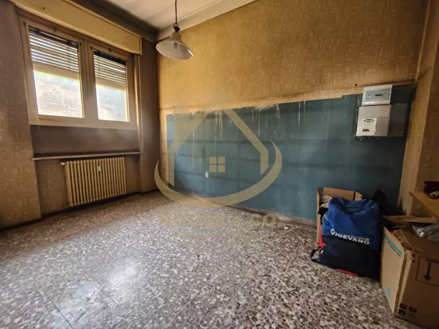 Immagine 19 di Negozio in vendita  in Via Rossini a Vigevano