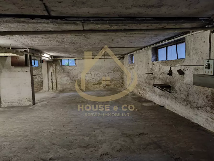 Immagine 25 di Negozio in vendita  in Via Rossini a Vigevano