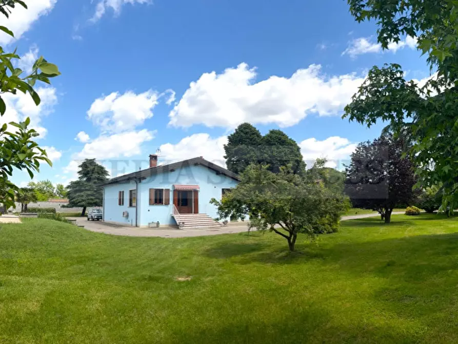 Immagine 1 di Villa in vendita  in via Roma n° 35 a Garlasco