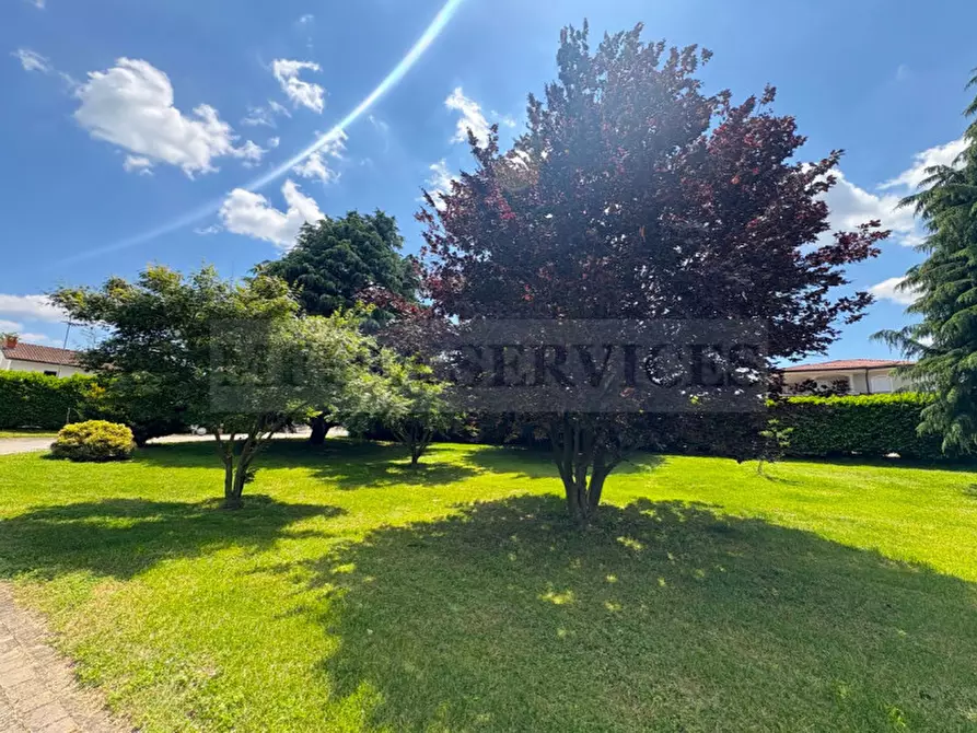 Immagine 2 di Villa in vendita  in via Roma n° 35 a Garlasco