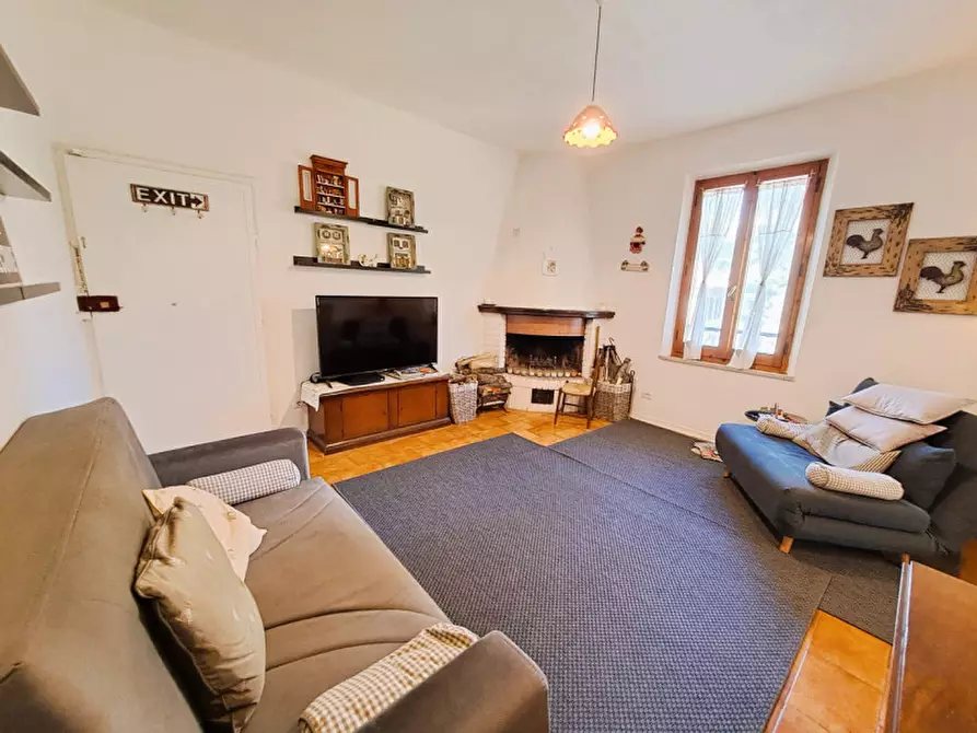 Immagine 2 di Appartamento in vendita  a Passignano Sul Trasimeno