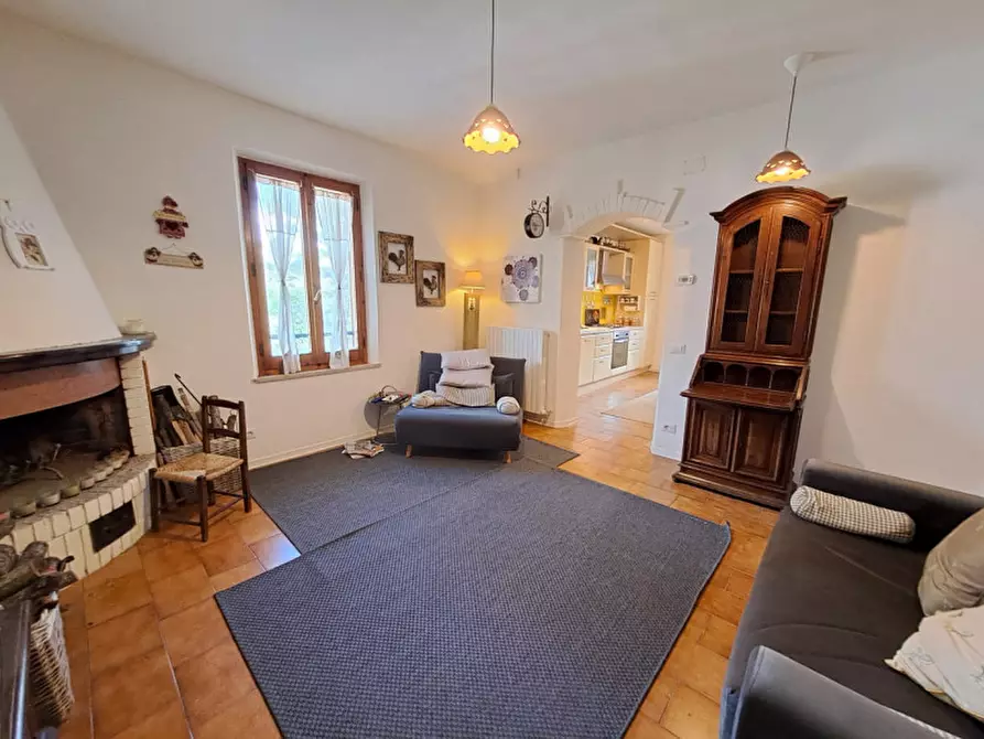 Immagine 3 di Appartamento in vendita  a Passignano Sul Trasimeno