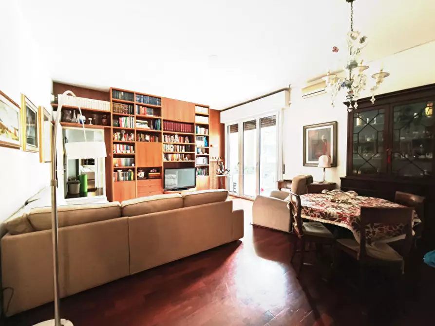 Immagine 11 di Appartamento in vendita  in Piazza Trento e Trieste a Bologna