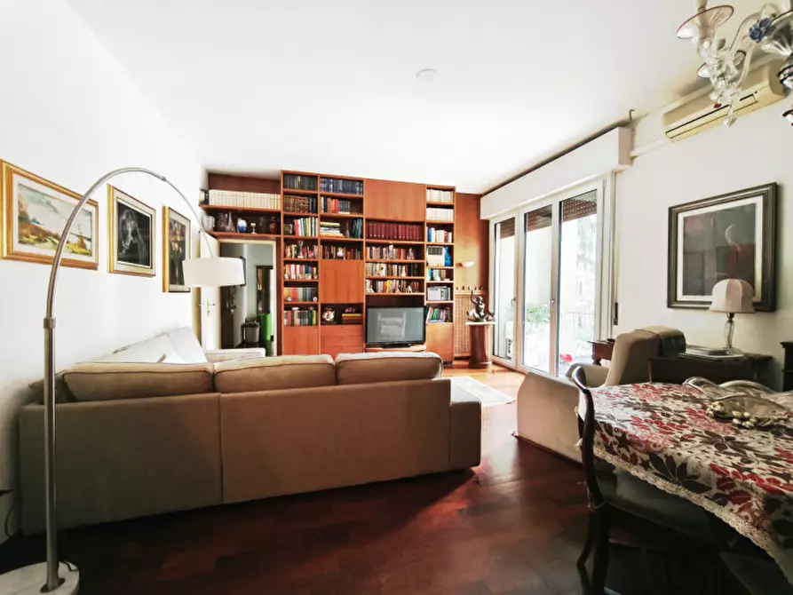 Immagine 14 di Appartamento in vendita  in Piazza Trento e Trieste a Bologna