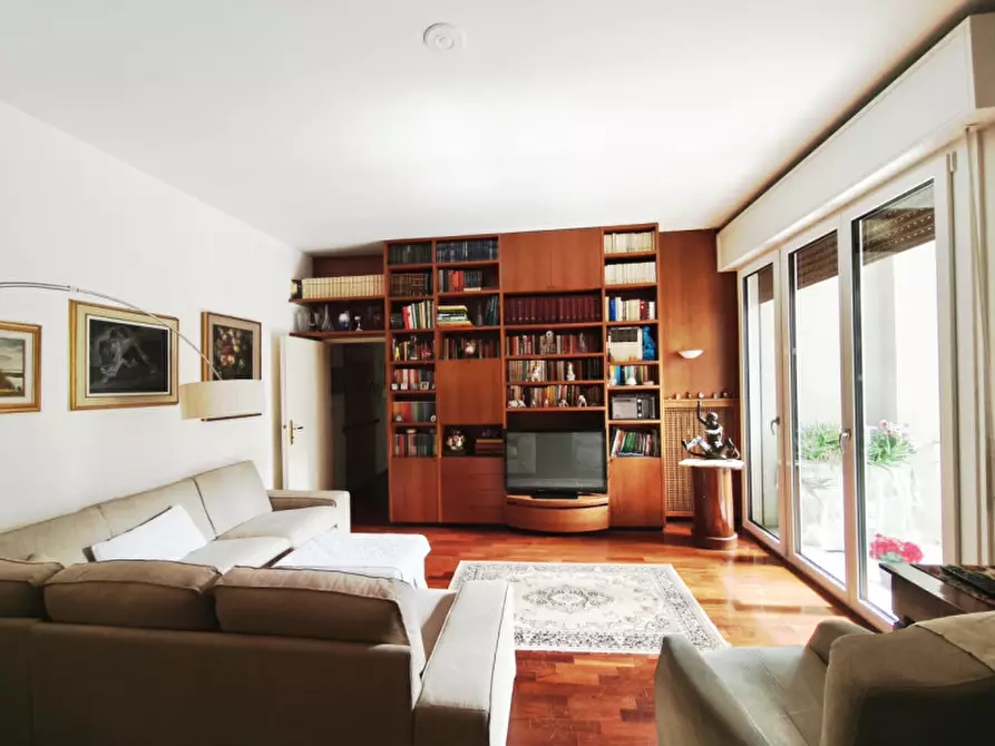 Immagine 14 di Appartamento in vendita  in Piazza Trento e Trieste a Bologna