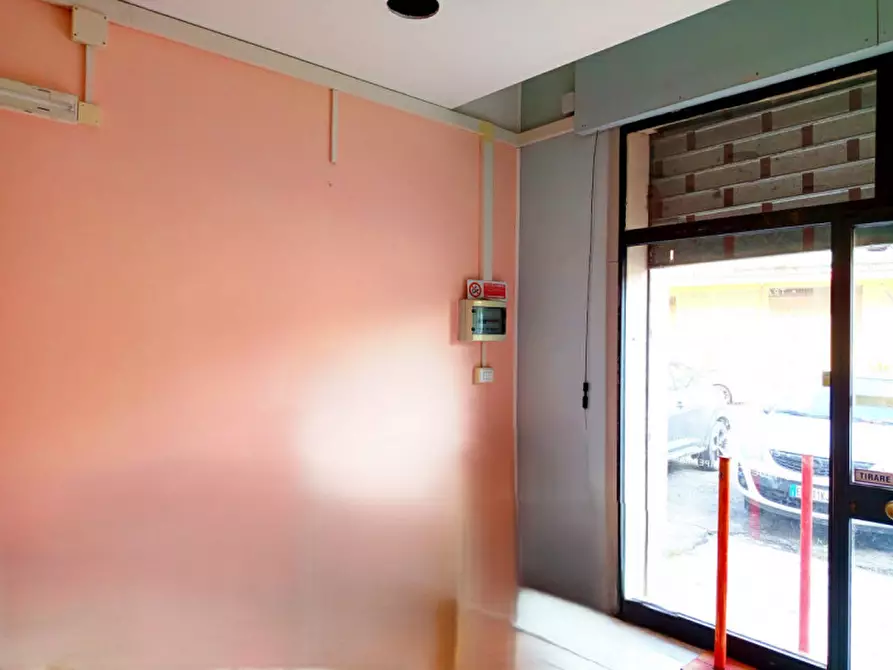 Immagine 2 di Negozio in affitto  in Via Giovanni Conti 9/11 a Palombara Sabina