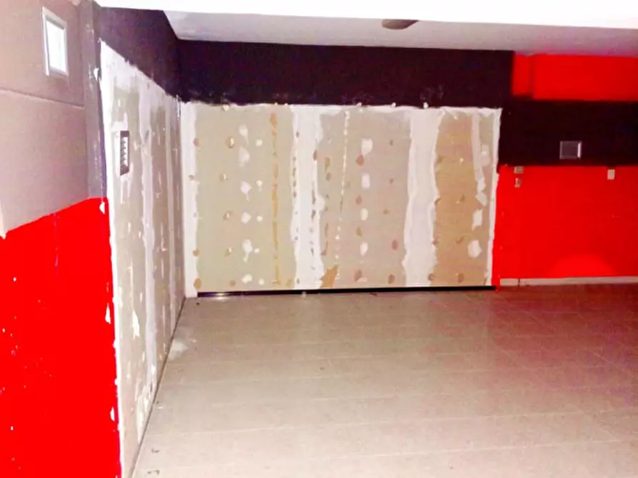 Immagine 6 di Negozio in affitto  in Via Giovanni Conti 9/11 a Palombara Sabina