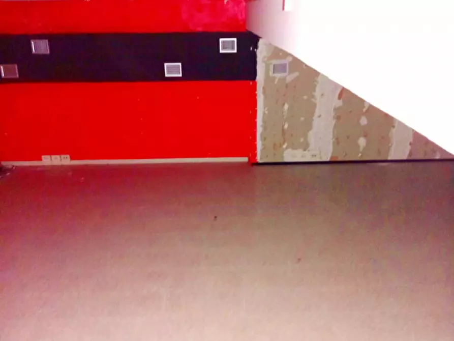 Immagine 10 di Negozio in affitto  in Via Giovanni Conti 9/11 a Palombara Sabina