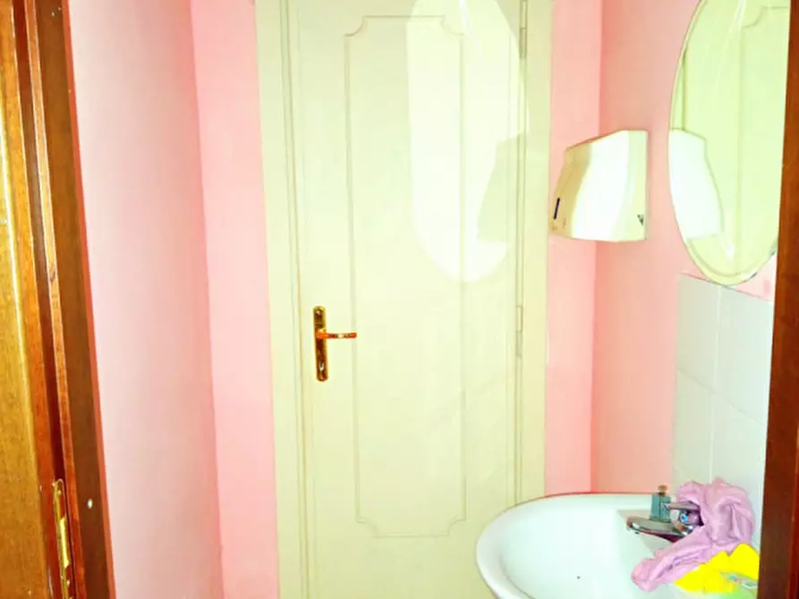 Immagine 18 di Negozio in affitto  in Via Giovanni Conti 9/11 a Palombara Sabina