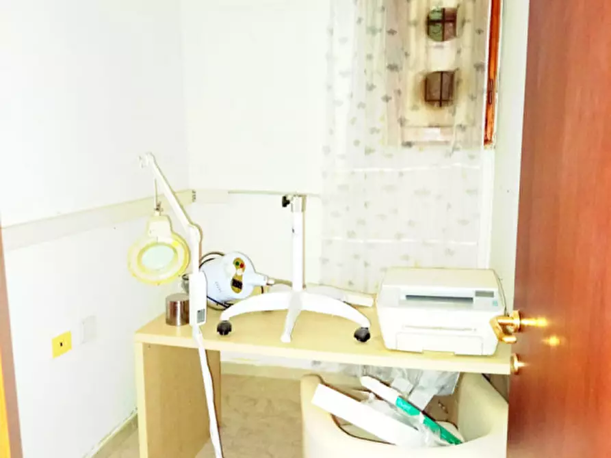 Immagine 19 di Negozio in affitto  in Via Giovanni Conti 9/11 a Palombara Sabina