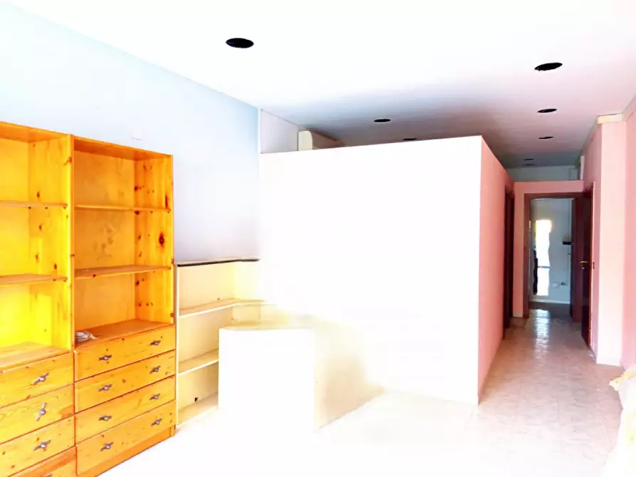 Immagine 25 di Negozio in affitto  in Via Giovanni Conti 9/11 a Palombara Sabina