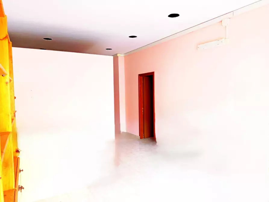 Immagine 26 di Negozio in affitto  in Via Giovanni Conti 9/11 a Palombara Sabina