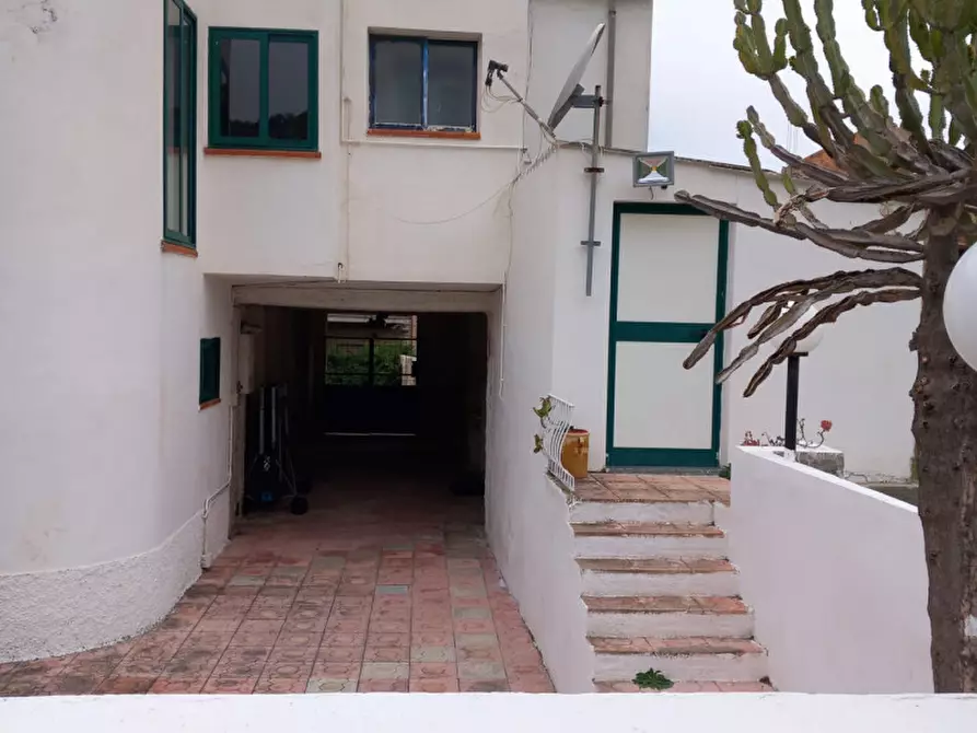 Immagine 2 di Villa in vendita  a Reggio Di Calabria