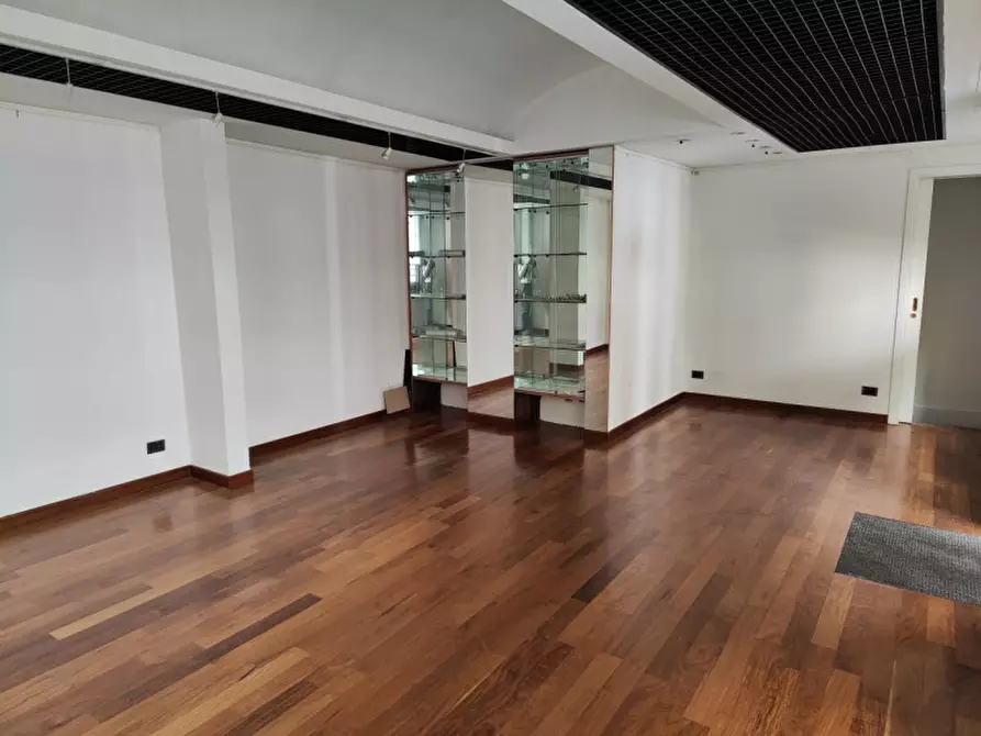 Immagine 4 di Negozio in vendita  a Padova