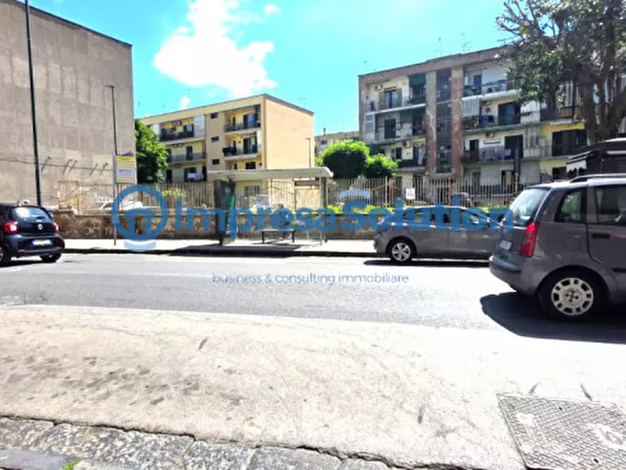 Immagine 1 di Negozio in affitto  in Viale Cavalleggeri d'Aosta a Napoli