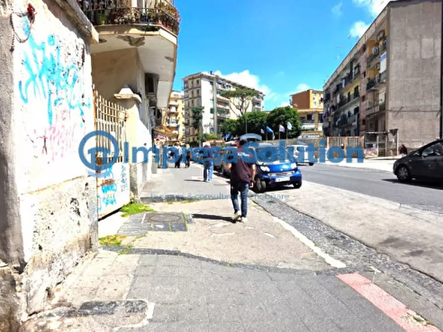 Immagine 2 di Negozio in affitto  in Viale Cavalleggeri d'Aosta a Napoli