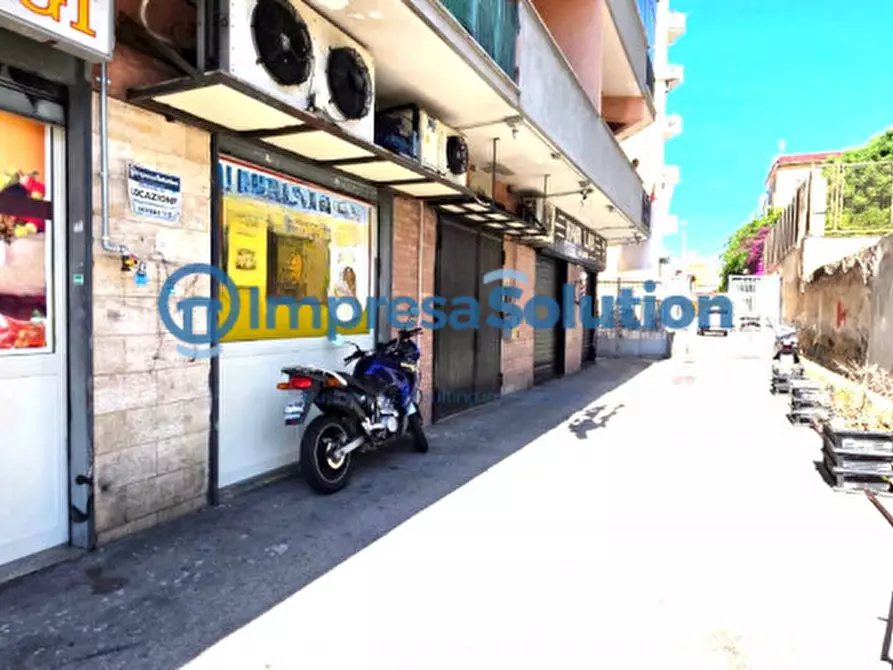 Immagine 5 di Negozio in affitto  in Viale Cavalleggeri d'Aosta a Napoli