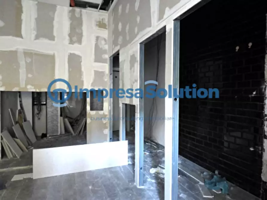 Immagine 11 di Negozio in affitto  in Viale Cavalleggeri d'Aosta a Napoli