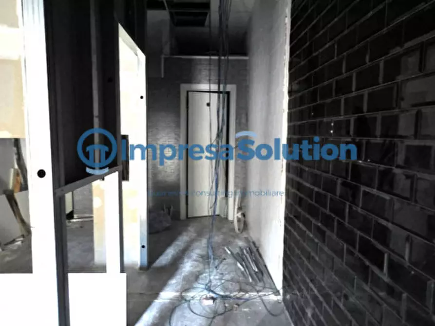 Immagine 15 di Negozio in affitto  in Viale Cavalleggeri d'Aosta a Napoli