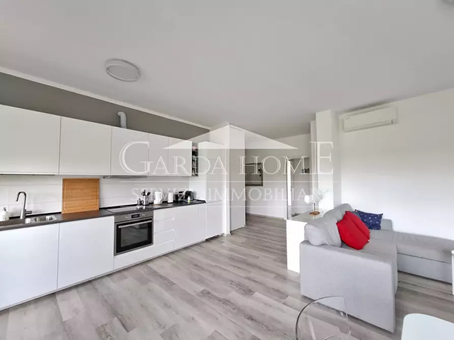 Immagine 2 di Appartamento in affitto  in Lungolago Cesare Battisti a Desenzano Del Garda