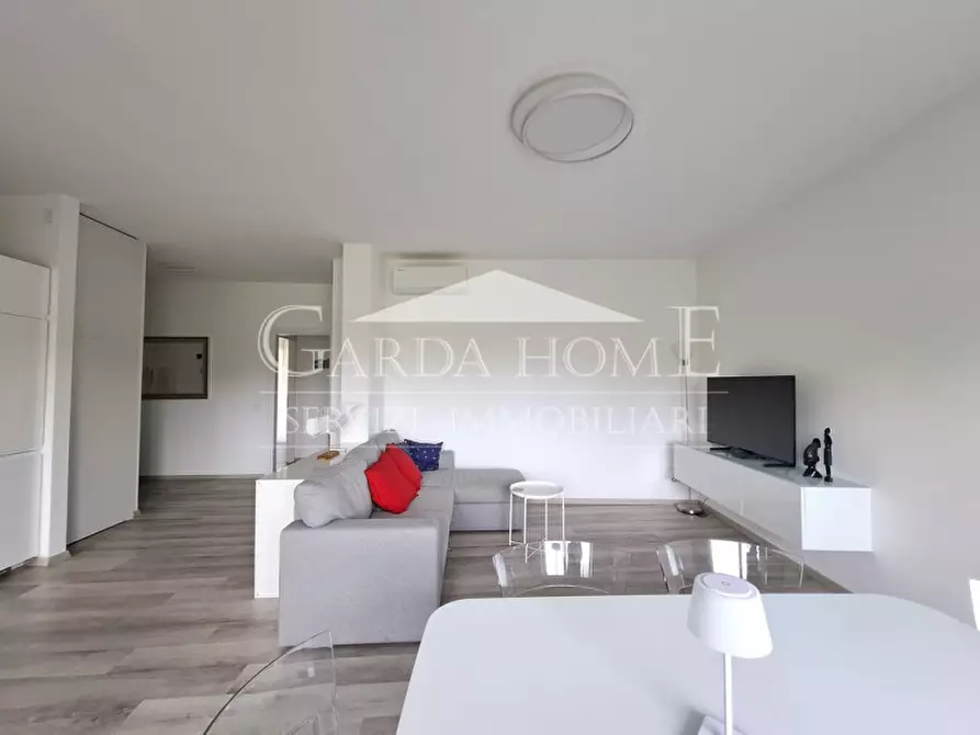 Immagine 4 di Appartamento in affitto  in Lungolago Cesare Battisti a Desenzano Del Garda