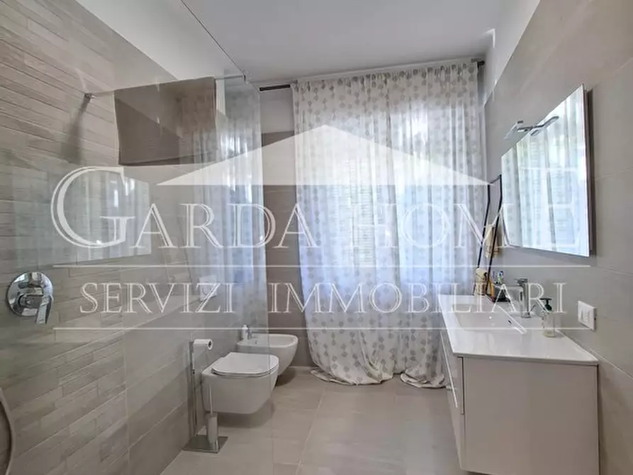 Immagine 18 di Appartamento in affitto  in Lungolago Cesare Battisti a Desenzano Del Garda