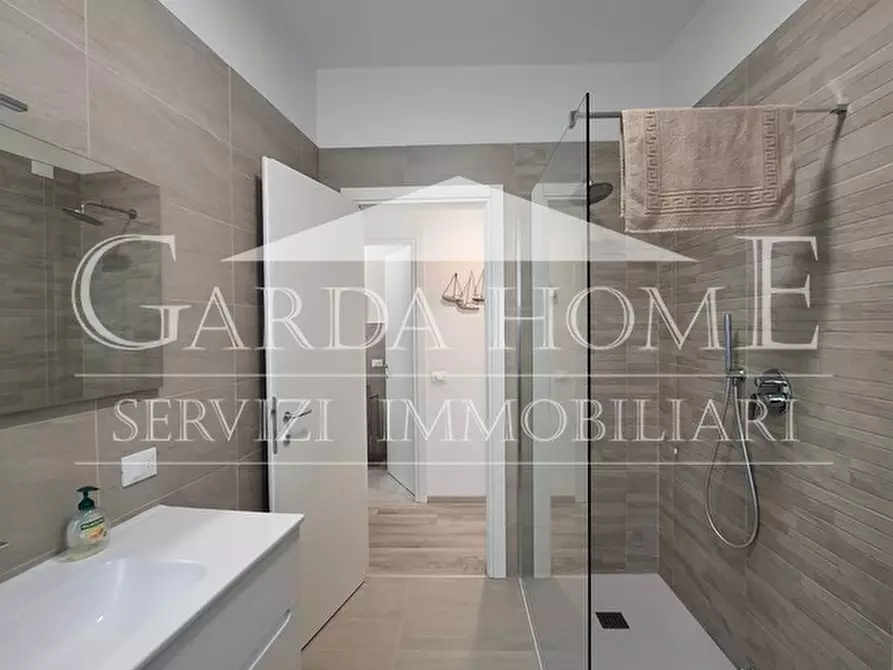 Immagine 19 di Appartamento in affitto  in Lungolago Cesare Battisti a Desenzano Del Garda