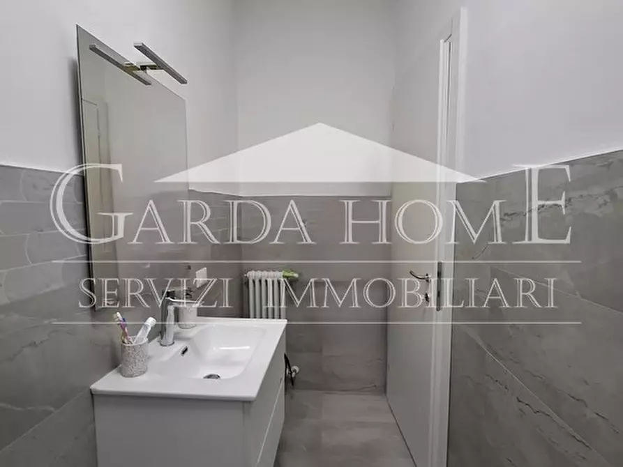 Immagine 25 di Appartamento in affitto  in Lungolago Cesare Battisti a Desenzano Del Garda