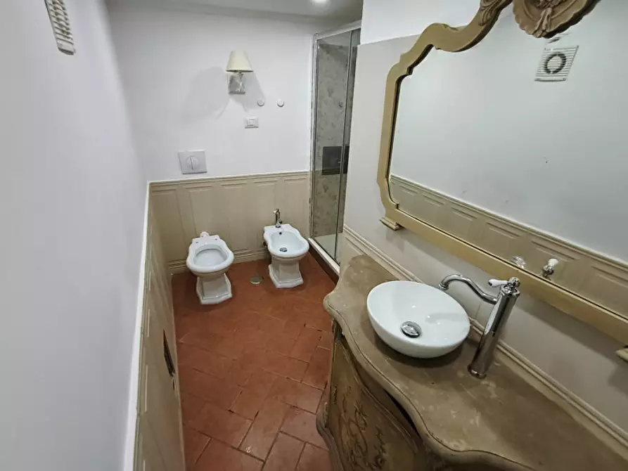 Immagine 15 di Appartamento in affitto  in Vico dei Miracoli 45 a Napoli