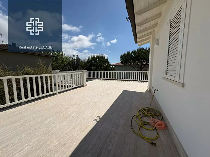 Immagine 6 di Villa in vendita  in Via Versilia a Forte Dei Marmi