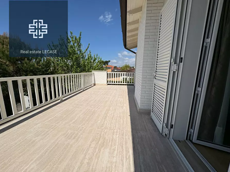 Immagine 9 di Villa in vendita  in Via Versilia a Forte Dei Marmi