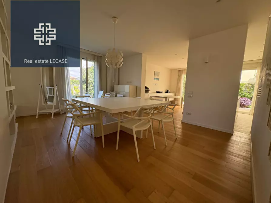 Immagine 18 di Villa in vendita  in Via Versilia a Forte Dei Marmi