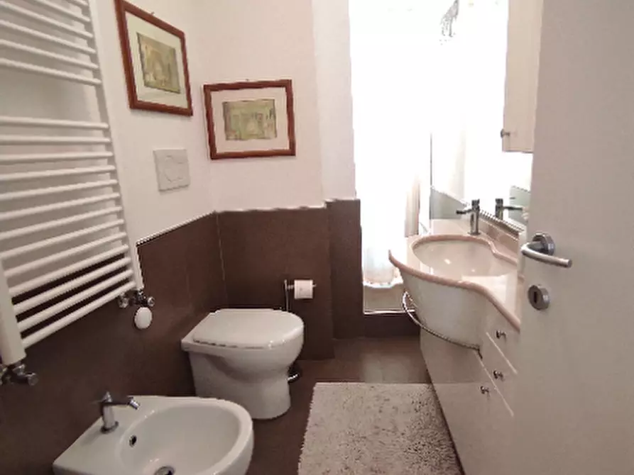 Immagine 11 di Appartamento in vendita  in corso matteotti a Rapallo