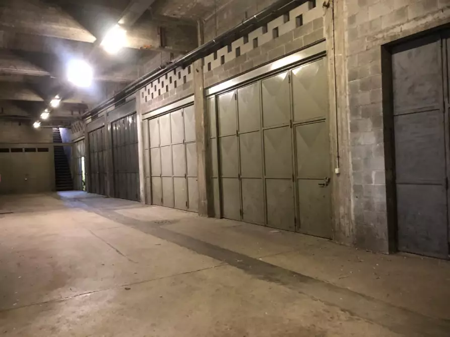 Immagine 3 di Magazzino in affitto  in Via Chambery 119 a Torino