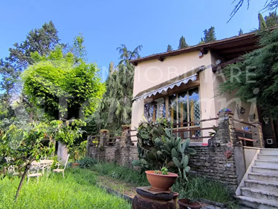 Immagine 1 di Villa in vendita  in Via Alessandro Volta a Montelupo Fiorentino
