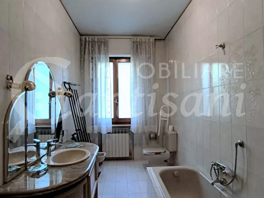 Immagine 18 di Villa in vendita  in Via Alessandro Volta a Montelupo Fiorentino