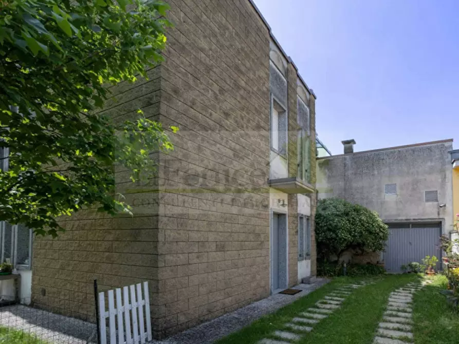 Immagine 3 di Villa in vendita  in via austria a Castel Goffredo