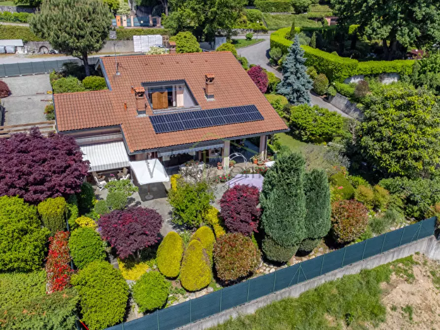 Immagine 1 di Villa in vendita  a Montorfano