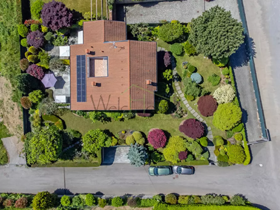 Immagine 2 di Villa in vendita  a Montorfano