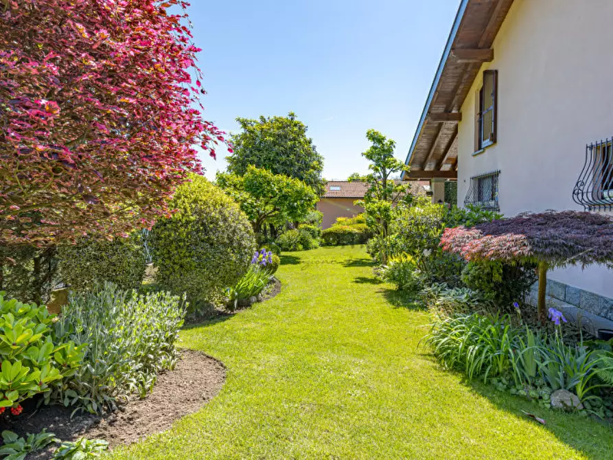 Immagine 7 di Villa in vendita  a Montorfano