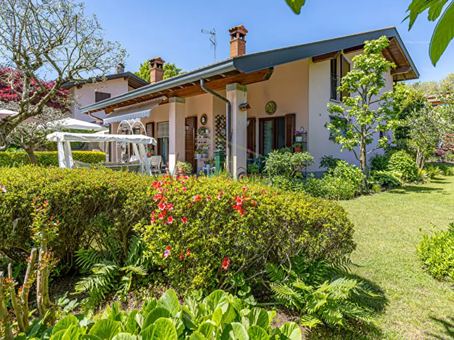 Immagine 8 di Villa in vendita  a Montorfano