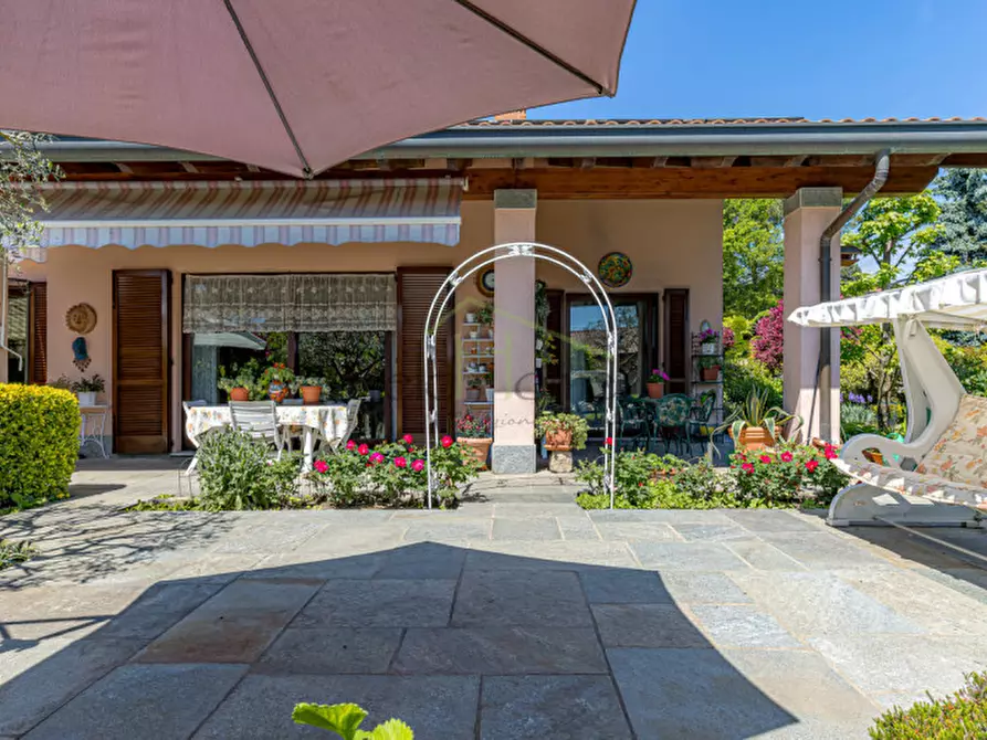 Immagine 9 di Villa in vendita  a Montorfano