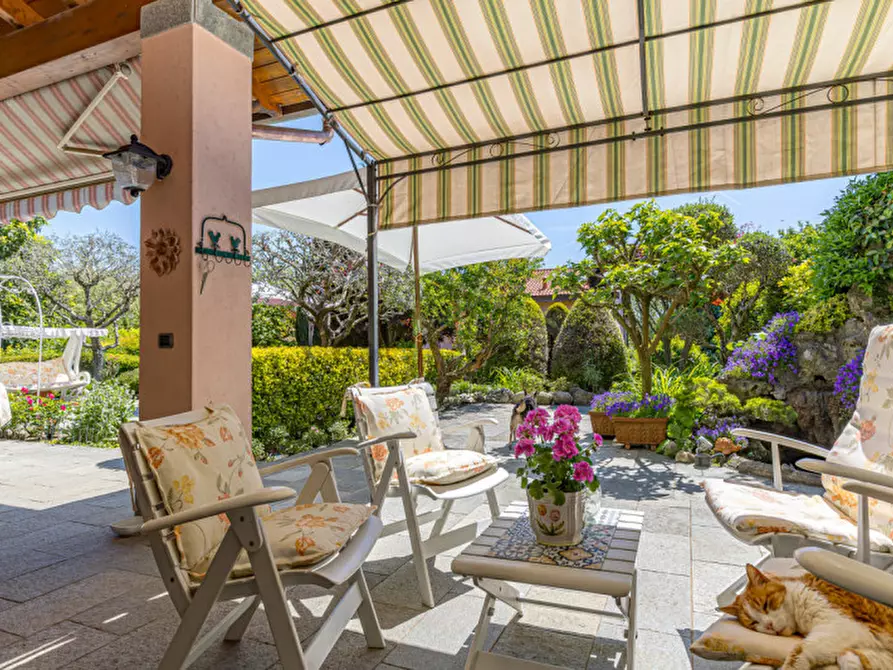 Immagine 10 di Villa in vendita  a Montorfano