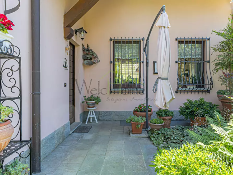 Immagine 15 di Villa in vendita  a Montorfano