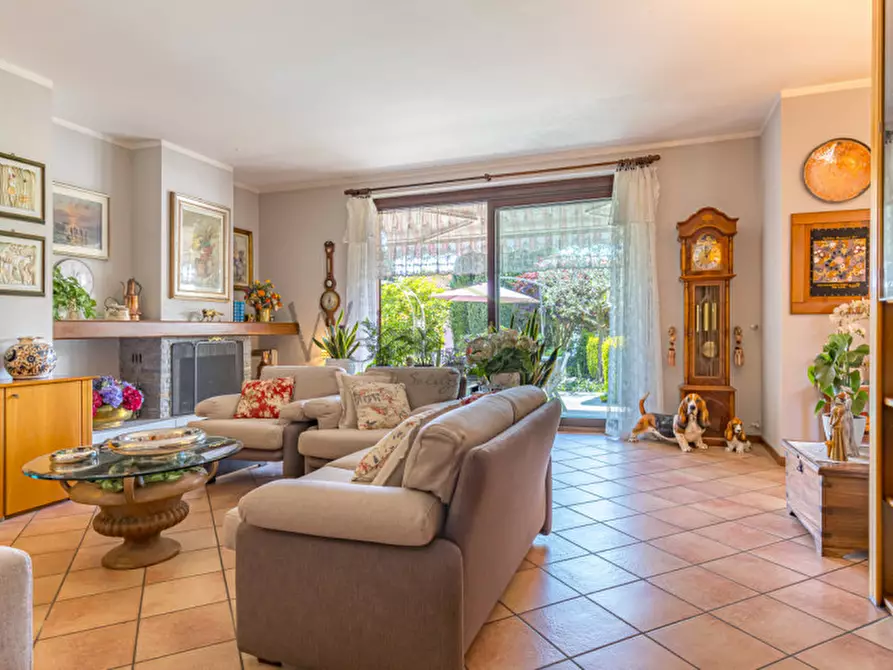 Immagine 16 di Villa in vendita  a Montorfano