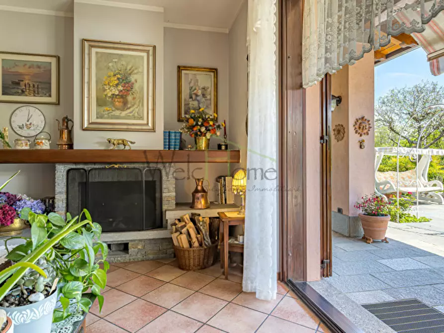 Immagine 18 di Villa in vendita  a Montorfano